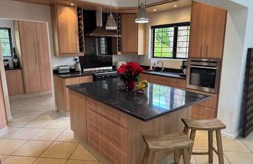 Heldervue House | Exclusive vacation home with sea views in Somerset West