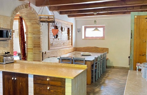 Ponzano di Fermo House | Exclusive villa with pool for weddings and retreats, wi-fi air-con