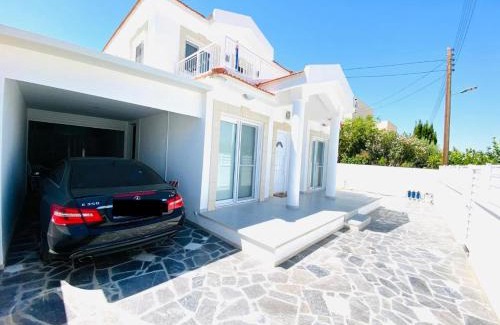 Pyla Villa | Exclusive Villa Larnaca - 8 plus sleeps - 2 min from BEACH - Big Private Pool