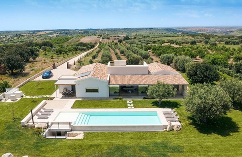 Noto Villa | Exclusive villa with pool near Noto - DiCasaInSicilia