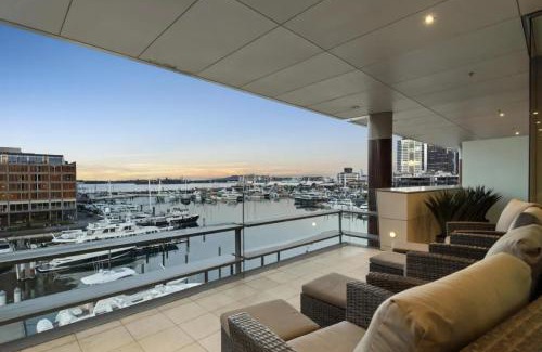 Auckland Central Business District Apartment | Exclusive Waterfront Penthouse