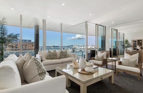 Auckland Central Business District Apartment | Exclusive Waterfront Penthouse