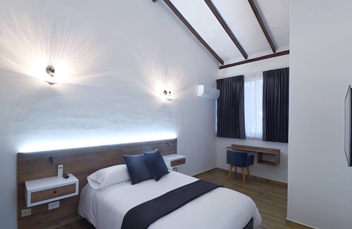 San Antonio Bed & Breakfast | Exclusividad en el cono histórico de Cali, con terraza y comodidad garantizada.