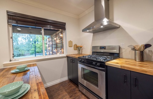 Walnut Grove House | Executive 2 bedroom suite with theater room, hot tub & large outdoor patio.