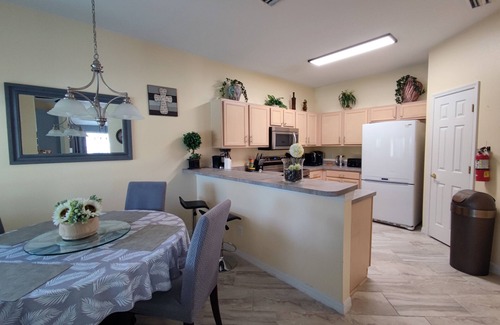 Calabay Parc Villa | Executive 5/6 Bed Villa with Private Pool, Games Room + Wifi, 12 miles to Disney