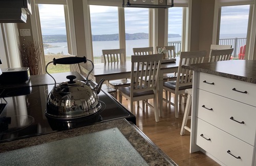 Logy Bay-Middle Cove-Outer Cove House | Executive Home Stunning Ocean View, St John's 10 min Sauna, Firepit, Fitness Rm