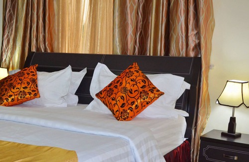 Monrovia Hotel | Executive Inn