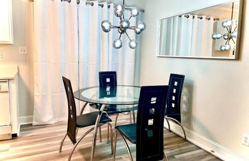 Greensboro House | Executive & Luxury 2-bedroom Townhouse with Pool