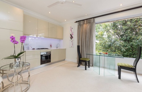 Greater Johannesburg Metropolitan Area Apartment | Executive luxury loft overlooking a green park and bird sanctuary