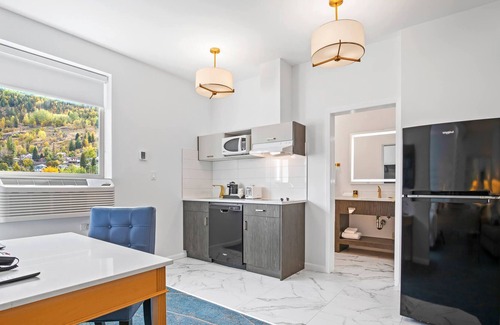 Trail Apartment | Executive Riverside Suite - 1 King with Kitchen