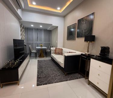 Bonifacio Global City House | Executive Suites 4 Bedroom Condo Uptown Parksuites Bgc