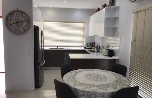 Stanthorpe House | Executive Townhouse close to town centre
