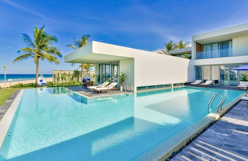 Ngu Hanh Son Villa | Exotic 6-BDR Beachfront Villa with 200sqm pool