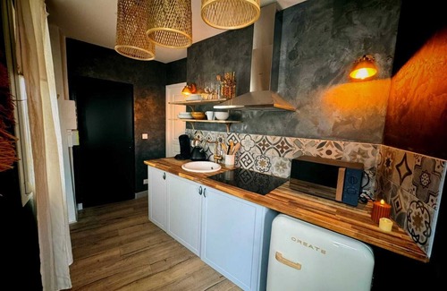 Saint-Maurice Apartment | Exotic suite with cinema, private spa & Savannah decor 🐾🌿, Enjoy your life
