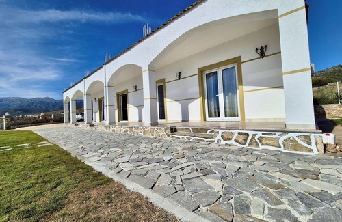 Jala Villa | Experience Coastal Luxury – Spacious Villa with Sea Views