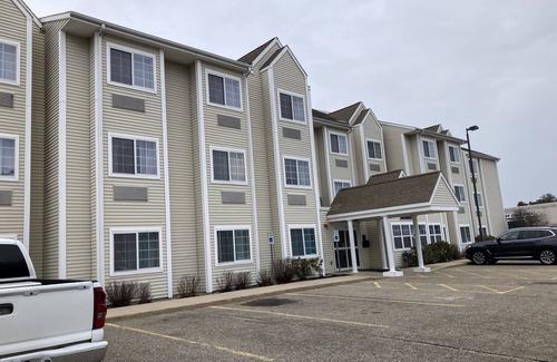 Dover Apartment | Experience Exceptional Hospitality- w/Hot tub ,Cozy rooms one/Two Queen bed.