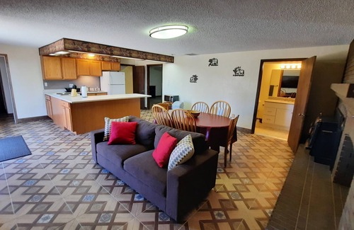 Hudson House | Experience Hudson charm in our spacious 3-bedroom retreat