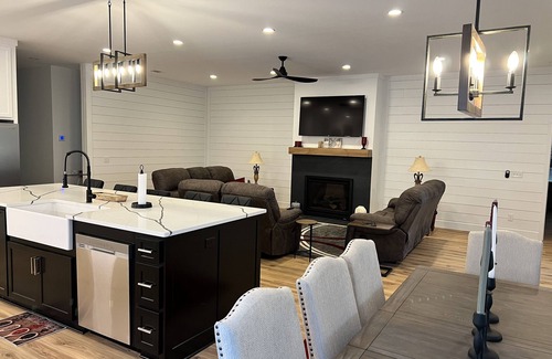 Northport House | Experience Lake Tuscaloosa views from your 5-bedroom Northport retreat
