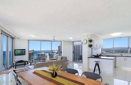 Surfers Paradise Apartment | Experience Luxury and Comfort at 20F Peninsula Apartments