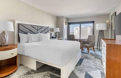 Las Vegas Resort | Experience the Excitement of Las Vegas at The Boulevard by Hilton - Studio