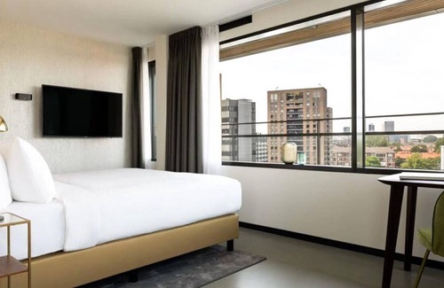 Kralingen-Crooswijk Hotel | Explore City Charm from This Modern Rooms Near Landmarks - 2 Units