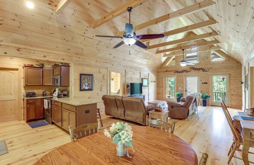 Frank Cabin | Explore Linville Falls: Cabin w/Game Room + Deck!