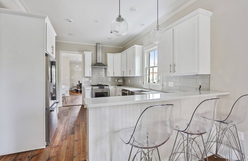Irish Channel House | Explore Magazine Street from a Chic, Tranquil Home