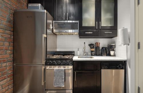 Hell's Kitchen Apartment | Explore NYC! Cozy 2BR in Prime Location