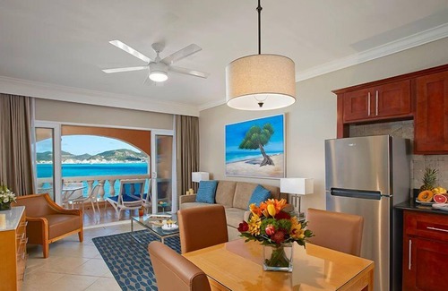 Philipsburg House | Explore Philipsburg! Free Parking, Outdoor Pools! 3 Modern Units, Full Kitchens!
