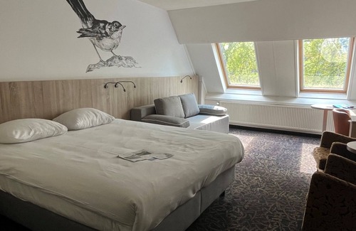 Bruggenmors Hotel | Explore The Best Of Enschede — Museums, Trails, And Free Parking Nearby