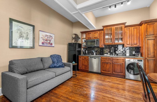 Highlands Apartment | Explore the Highlands from your Broadway Basecamp! Sleeps 4