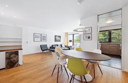 Boeblingen Apartment | EXQUIS Kunstvolles Luxusapartment I Designmöbel I Balkon I Homeoffice I Parken I Netflix