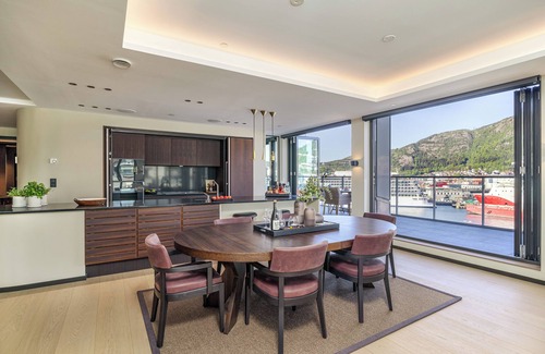 Bergen City Centre Apartment | Exquisite 2br. apt., impeccable standard, panoramic views of Bergen harbor.