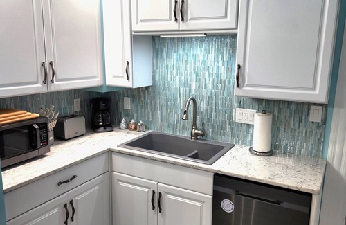 East Price Hill Apartment | Exquisite Apartment! Great Location! 3 MI From Downtown Cincy Complete Reno