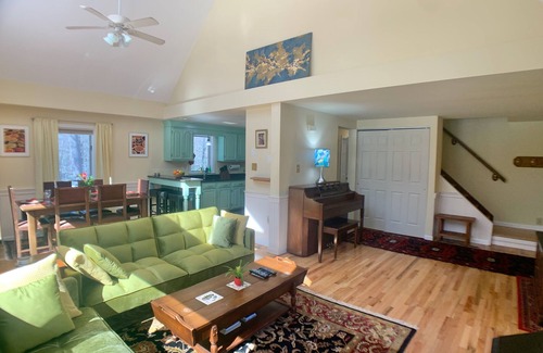 Hurley Ski Chalet | Exquisite Chalet by Ashokan water & Woodstock’s most scenic walks-WITH GENERATOR