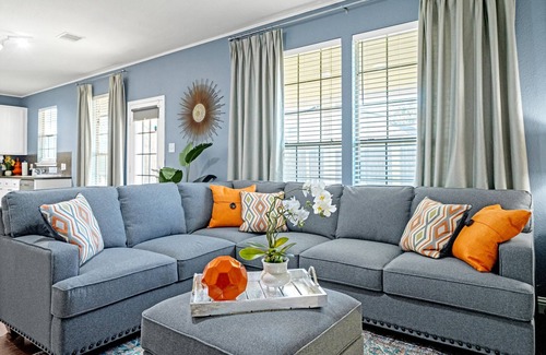 Spring House | Exquisite Legends Cottage in Spring TX