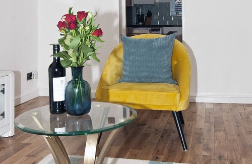 South Bermondsey Apartment | Exquisite Luxury; One Stop to London Bridge.