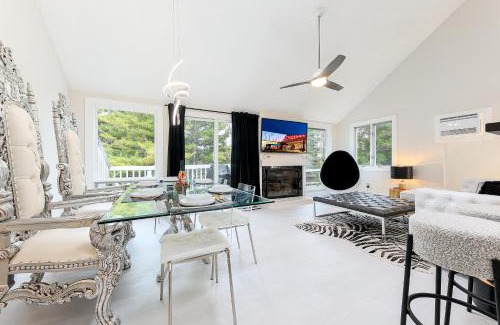 Acme Apartment | Exquisite One of a kind 3BDR Condo at Hilltop 5736