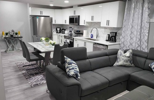 Beaumont House | Exquisite suite in Beaumont!