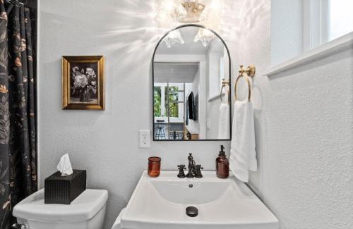 Johnston Terrace Apartment | Extended Stay Retreat Top Notch Deck with Greenbelt View