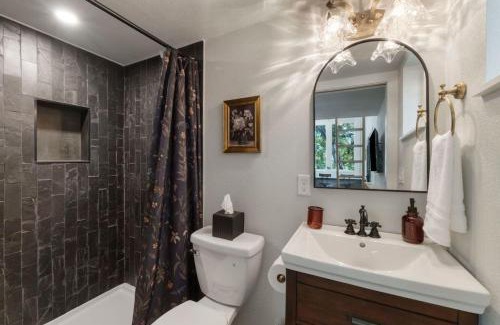Johnston Terrace Apartment | Extended Stay Retreat Top Notch Deck with Greenbelt View