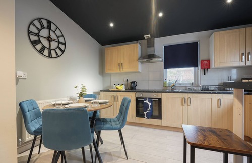 Doncaster House | Extended Stays Welcome| Sleeps 11 | FREE Parking