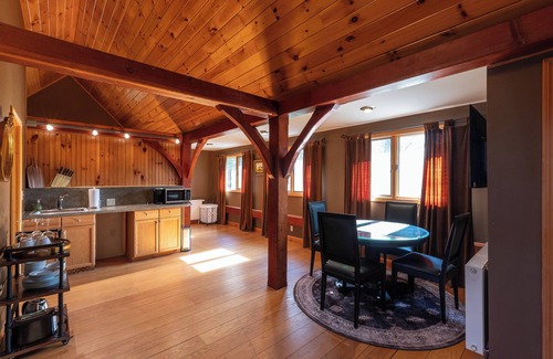Worthington House | Extra large, quiet retreat with space for extended family, events - indoor pool