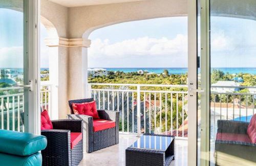 The Bight Apartment | Extra spacious oceanview condo 5 min from pristine beach