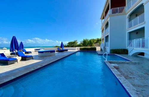 The Bight Apartment | Extra spacious oceanview condo 5 min from pristine beach