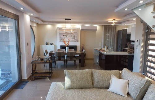 Pefkochori Villa | Extraordinary residence combining unlimited sea view and pure nature.