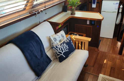 Naples Boat Rental | Extreme Naples Charters- "Comfort Zone"-Social Distancing at it's Best!
