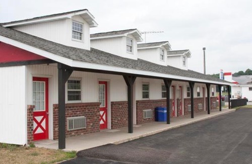 Wauksaukee Hotel | Exxon Quik Stop & Motel