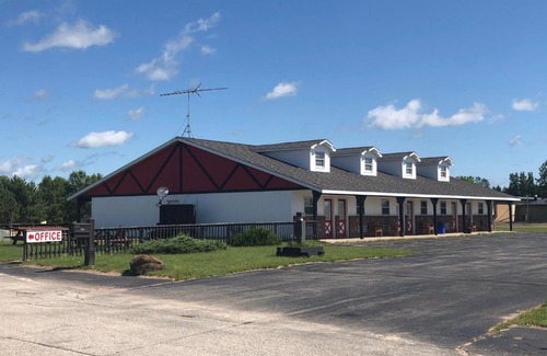 Wauksaukee Hotel | Exxon Quik Stop & Motel