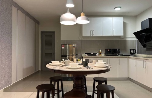Nilai House | Ezhome Adelena Bayu Residence Homestay